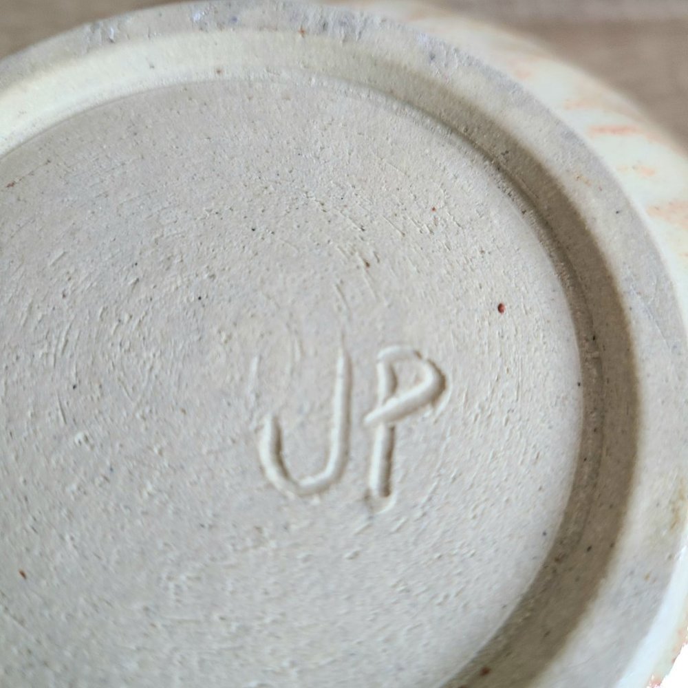 Hand made ceramic bowl. Signed by artist. - Picture 7 of 7